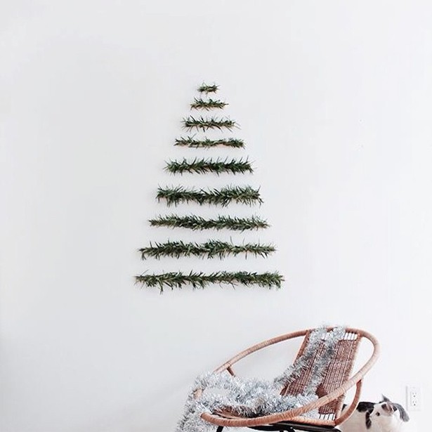 creatieve-kerstboom-op-muur-maken-met-kerst-takken-diy-christmas-tree-on-wall-pine-branches