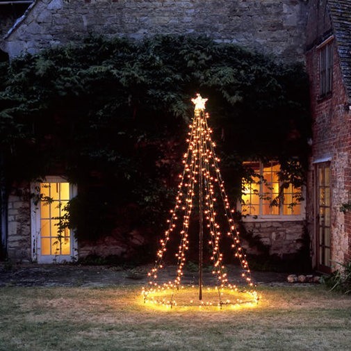 outdoor-christmas-tree