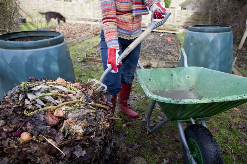 Composting-GettyImages-182490260-5a2f4f5b9e94270037a5aed0