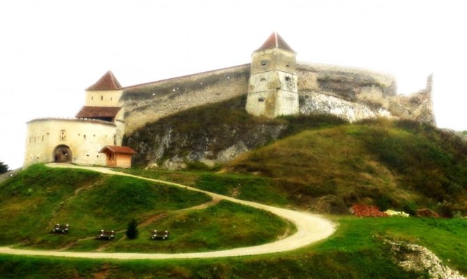 Calatori prin tara noastra: Cetatea Rasnov si Pestera Valea Cetatii